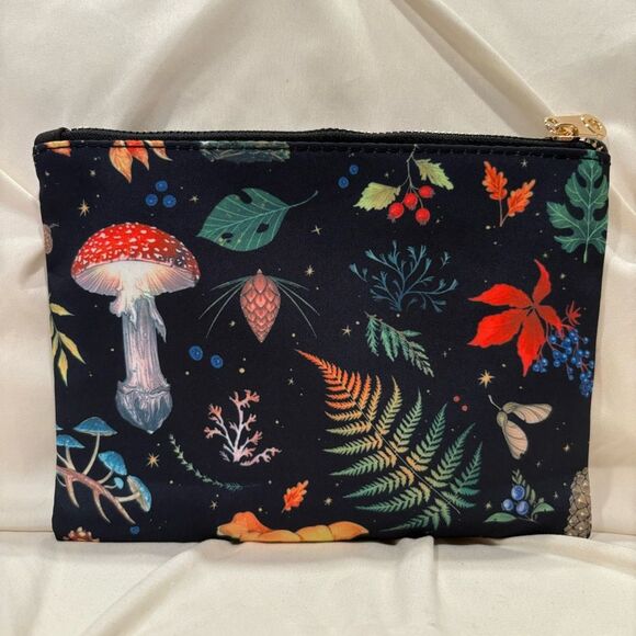 Unisex Mushroom Chest Sling Bag Travel Shoulder Daypack & Zippered Pouch NWT - Picture 8 of 10